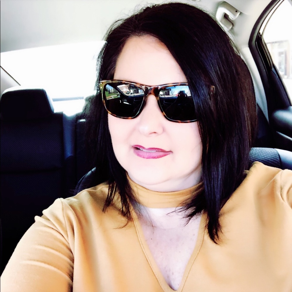 Meet your Posher, Angie